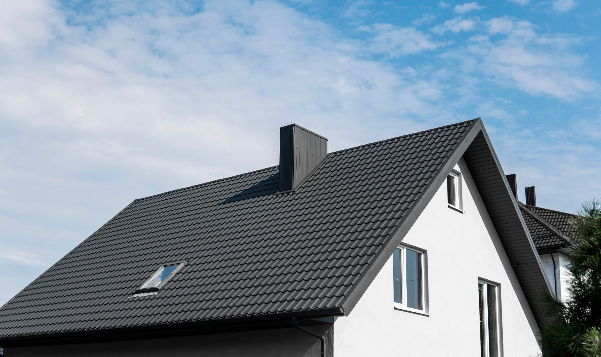 moderne-woning-antraciet-dakpannen-zadeldak moderne woning antraciet dakpannen zadeldak